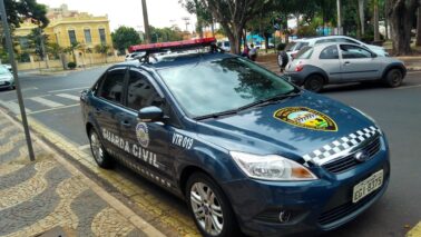 GCM detém indivíduo em flagrante pelos crimes sequestro e violência doméstica (Foto: O Diário de Barretos)
