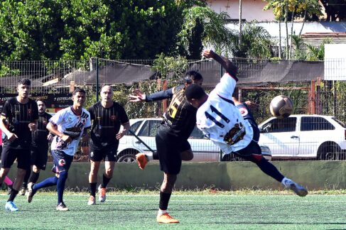 Após duas semanas sem jogos, o Campeonato Amador Varzeano retorna neste domingo (6), com partidas válidas pela 5ª rodada.