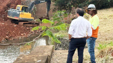 Maquinários dão início a obras