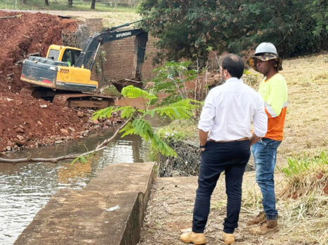 Maquinários dão início a obras