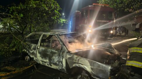 Bombeiros registram dois casos de incêndios em veículos (Foto: O Diário de Barretos)