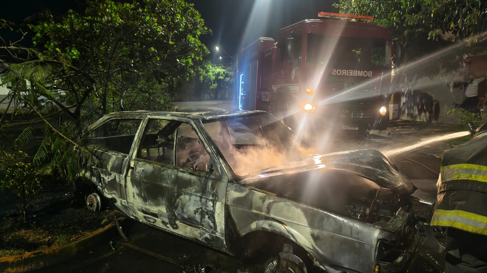Bombeiros registram dois casos de incêndios em veículos