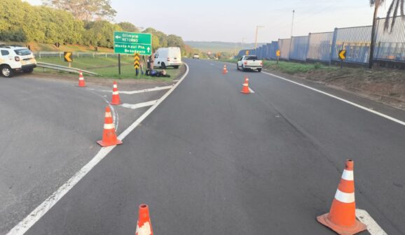 Colisão entre montana e moto deixa dois feridos em rodovia (Foto: O Diário de Barretos)