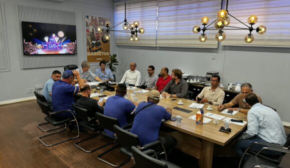 Uma reunião realizada na Prefeitura de Barretos entre a Administração Municipal e o Sindicato dos Servidores Públicos Municipais de Barretos discutiu, na sexta-feira (11), os ajustes nos Projetos de Lei Complementar