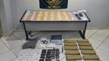 Polícia Militar detém autor, encontra arma e apreende 18,5 kg de drogas (Foto: O Diário de Barretos)