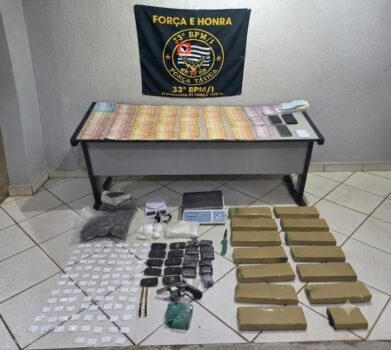 Polícia Militar detém autor, encontra arma e apreende 18,5 kg de drogas (Foto: O Diário de Barretos)