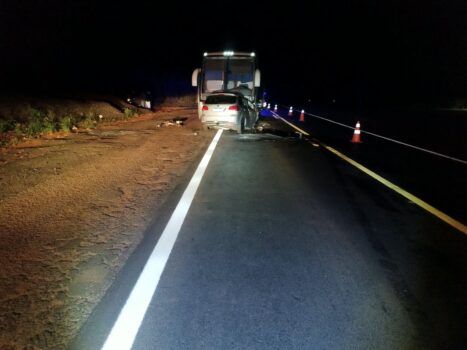 Colisão entre ônibus e carro provoca morte na BR 364 em Planura (Foto: O Diário de Barretos)