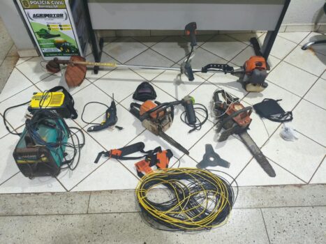 Polícia Militar encontra diversas ferramentas sem procedência em fazenda (Foto: O Diário de Barretos)