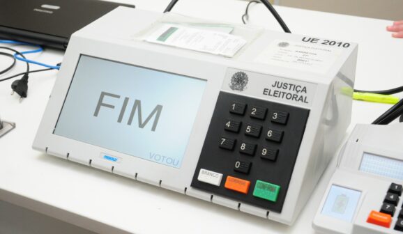Votação muda de endereço em Alberto Moreira