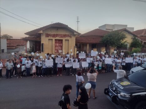 Familiares e amigos de vítima de acidente realizam protesto em Barretos (Foto: O Diário de Barretos)