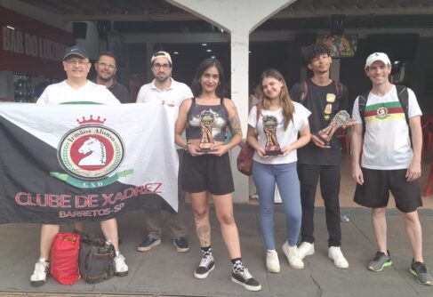 Equipe de xadrez conquista cinco troféus em torneio regional