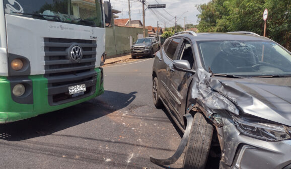 Acidente de trânsito deixa três feridos em cruzamento na área central (Foto: O Diário de Barretos)
