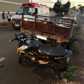 Motociclista é socorrido após acidente no Christiano Carvalho (Foto: O Diário de Barretos)