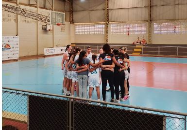 O basquete feminino do Instituto APAB Barretos/Unifeb venceu, na tarde do último sábado (29), a equipe da AMAB/Girafinhas/Mauá por 78 a 30, no Cemep América.