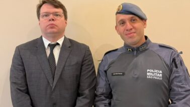 Juiz Ricardo Truite Alves e o capitão Frank Fernando Andrade (Foto: Divulgação)