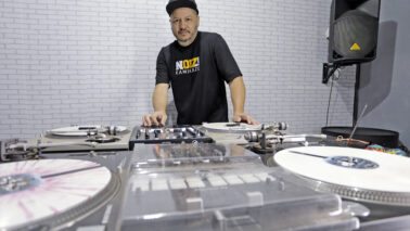DJ Shinpa tem mais de 30 anos de carreira e ganha destaque internacional