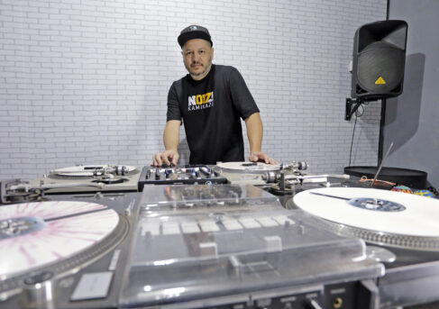 DJ Shinpa tem mais de 30 anos de carreira e ganha destaque internacional