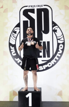 Sensei traz dois títulos em competição de Jiu-Jitsu