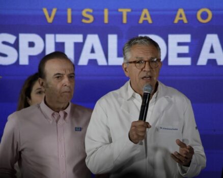 MODELO: Padilha ao lado do gestor do HA, enalteceu o trabalho realizado