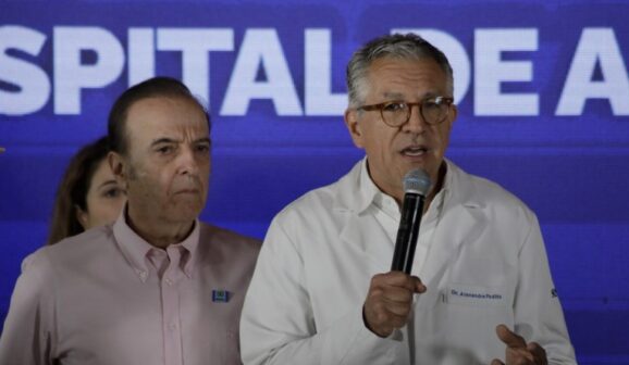 MODELO: Padilha ao lado do gestor do HA, enalteceu o trabalho realizado