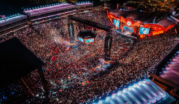 Estádio de rodeio registrou grande público nos shows da Festa (Foto: Alisson Demétrio)