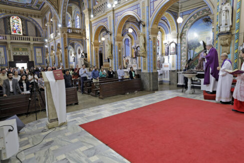 Dom Milton Kenan Júnior presidiu a Missa de 7º Dia na Catedral (Foto: Tininho Junior)