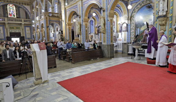 Dom Milton Kenan Júnior presidiu a Missa de 7º Dia na Catedral (Foto: Tininho Junior)