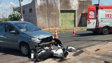 SAMU socorre motociclista vítima de acidente no residencial Minerva (Foto: O Diário de Barretos)