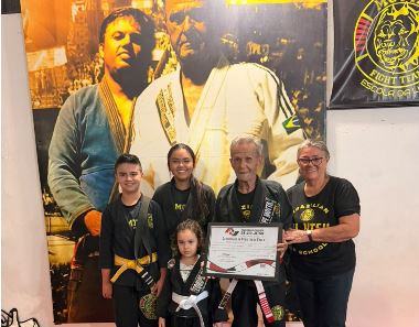 O sensei barretense Gabriel Motta, 79 anos, recebeu da Federação Paulista de Jiu-Jitsu a graduação de Mestre, 8º grau da faixa preta, representada pela faixa vermelha e branca