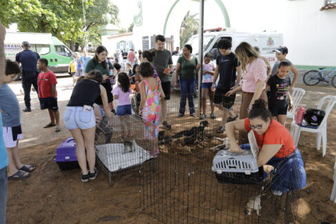 O Fundo Social de Solidariedade realizou neste sábado (10), uma série de atividades no Recinto Paulo de Lima Correa, em mais uma edição do Sabadão Solidário