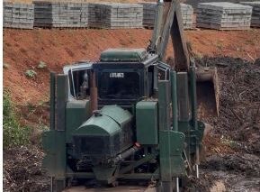 O Parque Éneas Carneiro recebeu, nesta semana, serviços de manutenção em toda a área de lazer localizada às margens da avenida Dom José de Matos Pereira