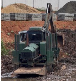O Parque Éneas Carneiro recebeu, nesta semana, serviços de manutenção em toda a área de lazer localizada às margens da avenida Dom José de Matos Pereira