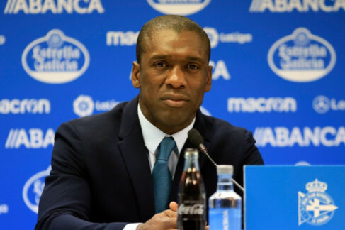 O Corinthians contratou o técnico Clarence Seedorf para comandar a equipe masculina de futebol.