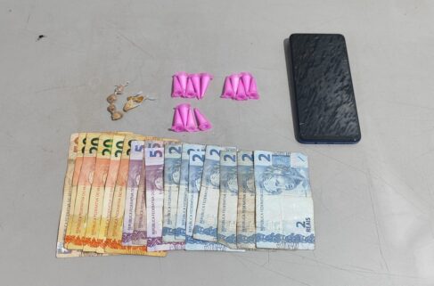 Adolescente é apreendido pela PM em prática de tráfico (Foto: O Diário de Barretos)