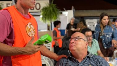 A Paróquia São Benedito, coordenada pelo padre Emerson Silva, deu início, na noite de sexta-feira (2), à Festa do Padroeiro, na praça em frente à igreja.