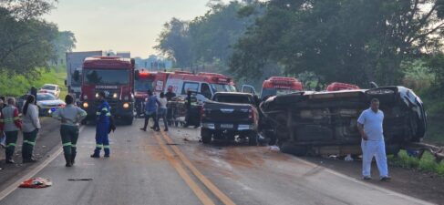 A Polícia Rodoviária registrou dois acidentes na manhã de hoje (8), no km 112 da rodovia Assis Chateaubriand, em Barretos.