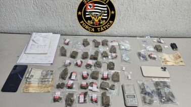 As equipes de Força Tática do 33º BPM/I prenderam um casal acusado de envolvimento com o tráfico de drogas, na noite de quarta-feira (7), em Barretos.