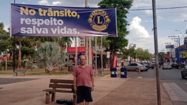 Por iniciativa do Lions Clube de Barretos, teve início na cidade uma campanha de conscientização no trânsito, que será realizada até o final de outubro.