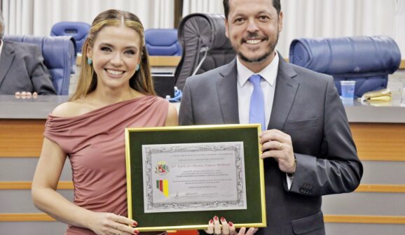 Historiadora recebe título de Cidadã Benemérita