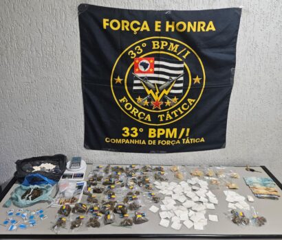 As equipes da Força Tática do 33º Batalhão de Polícia Militar do Interior prenderam um casal suspeito de envolvimento com o tráfico de drogas na modalidade delivery, em Barretos, na noite de sexta-feira (9).