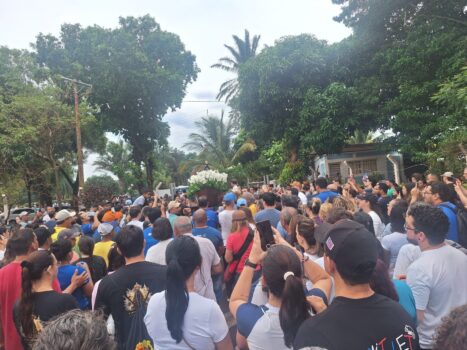 A 40ª edição do Caminhando com Maria, realizada na segunda-feira (12), Dia de Nossa Senhora Aparecida, reuniu aproximadamente 10 mil romeiros em Barretos.