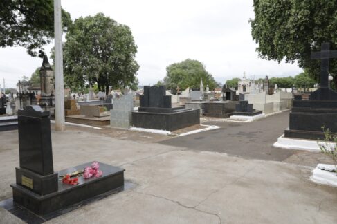 Recadastramento de sepulturas continua nas quadras 2A e 3A do Cemitério