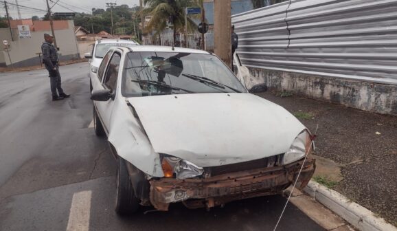 Condutor fica ferido em acidente de trânsito na área central (Foto: O Diário de Barretos)