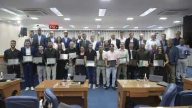 A Câmara Municipal de Barretos realizou, na noite de sexta-feira (2), a sessão solene para a entrega do Diploma do Profissional de Educação Física do Ano.