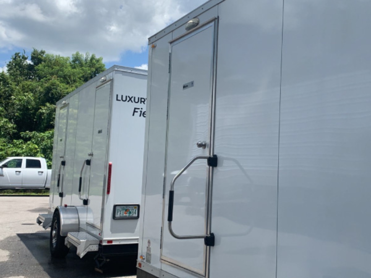 Outdoor Restroom Rental in Tampa
