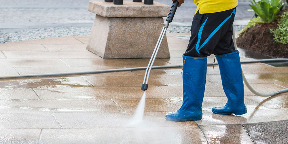 pressure washing driveway