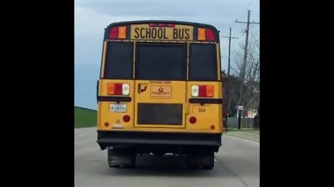 ⁣School Bus