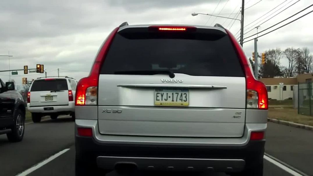 ⁣Volvo CX90 and Subaru Outback