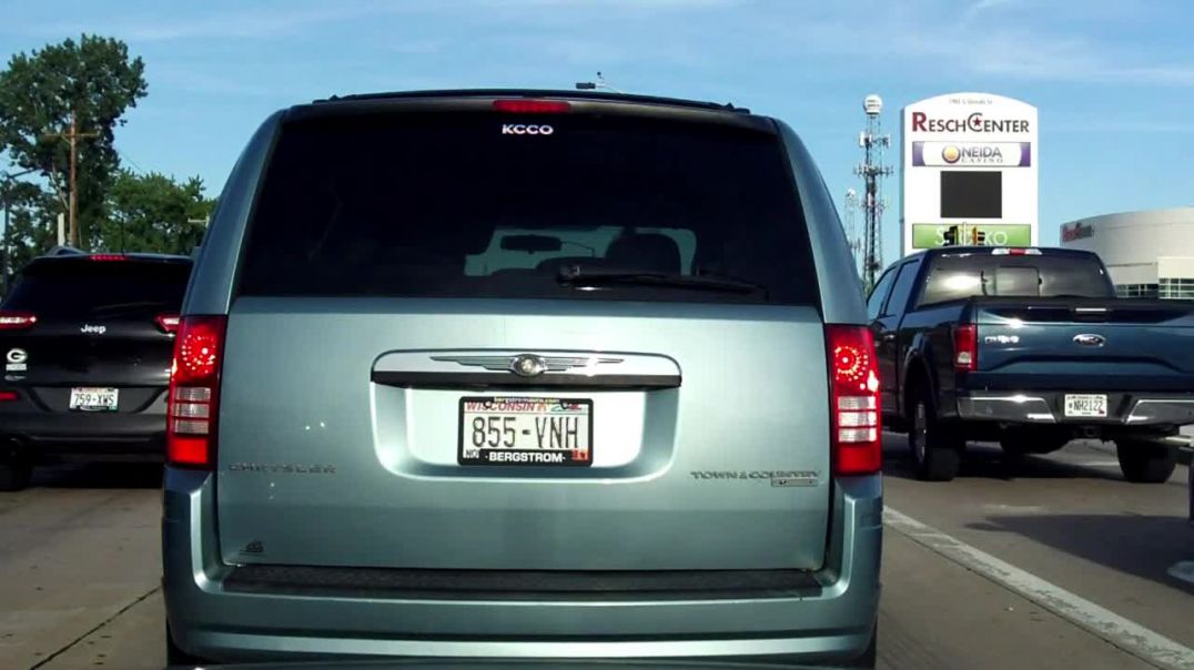 ⁣Chrysler Town and Country