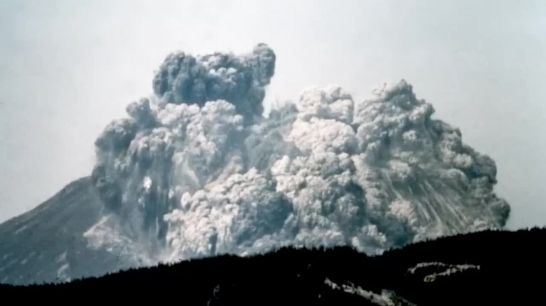 ⁣Mount St Helens Eruption
